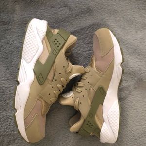 Women’s Nike Air Huarache